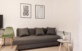 Functional & Central Flat With Netflix